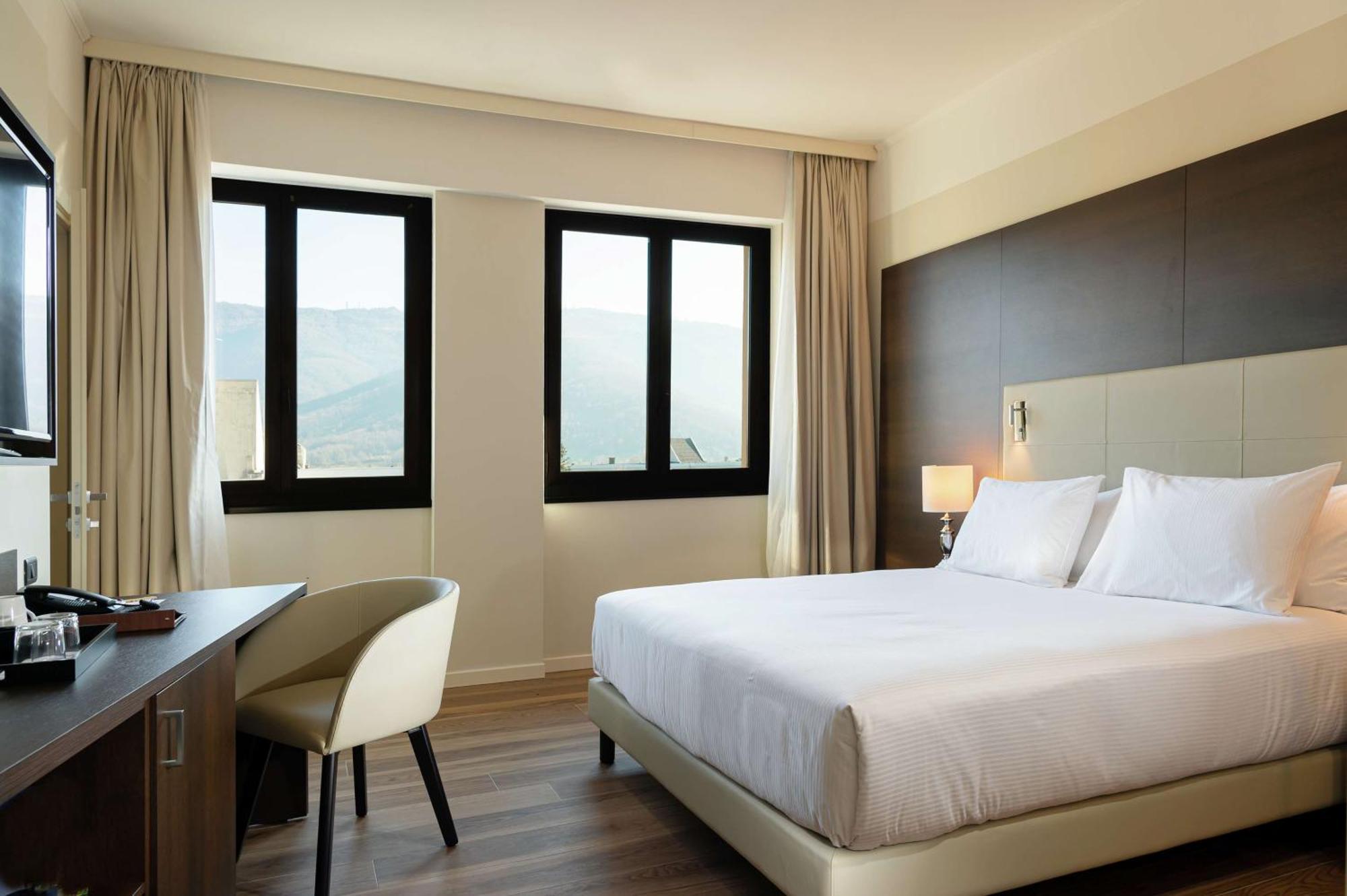 מלון Doubletree By Hilton ברשה מראה חיצוני תמונה